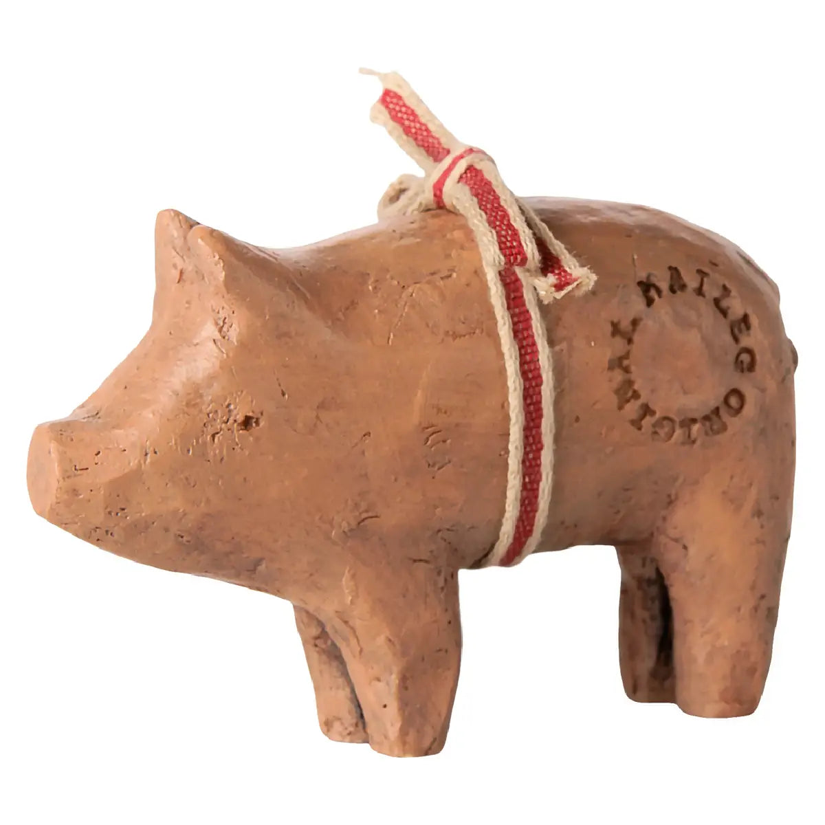 Maileg Pig With Ribbon Small, lille dekorativ stofgris med bånd til julepynt og hyggelige Maileg-dekorationer
