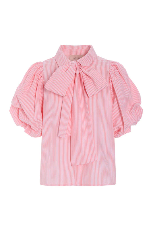 Hunkøn Gudrun Shirt Pink med puffærmer, klassisk krave og aftageligt halsbånd