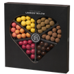 Lakrids by Bülow LOVE SELECTION BOX Black 450 g, sort gaveæske med blandede lakridser i hvid, dulce, mælke- og mørk chokolade
