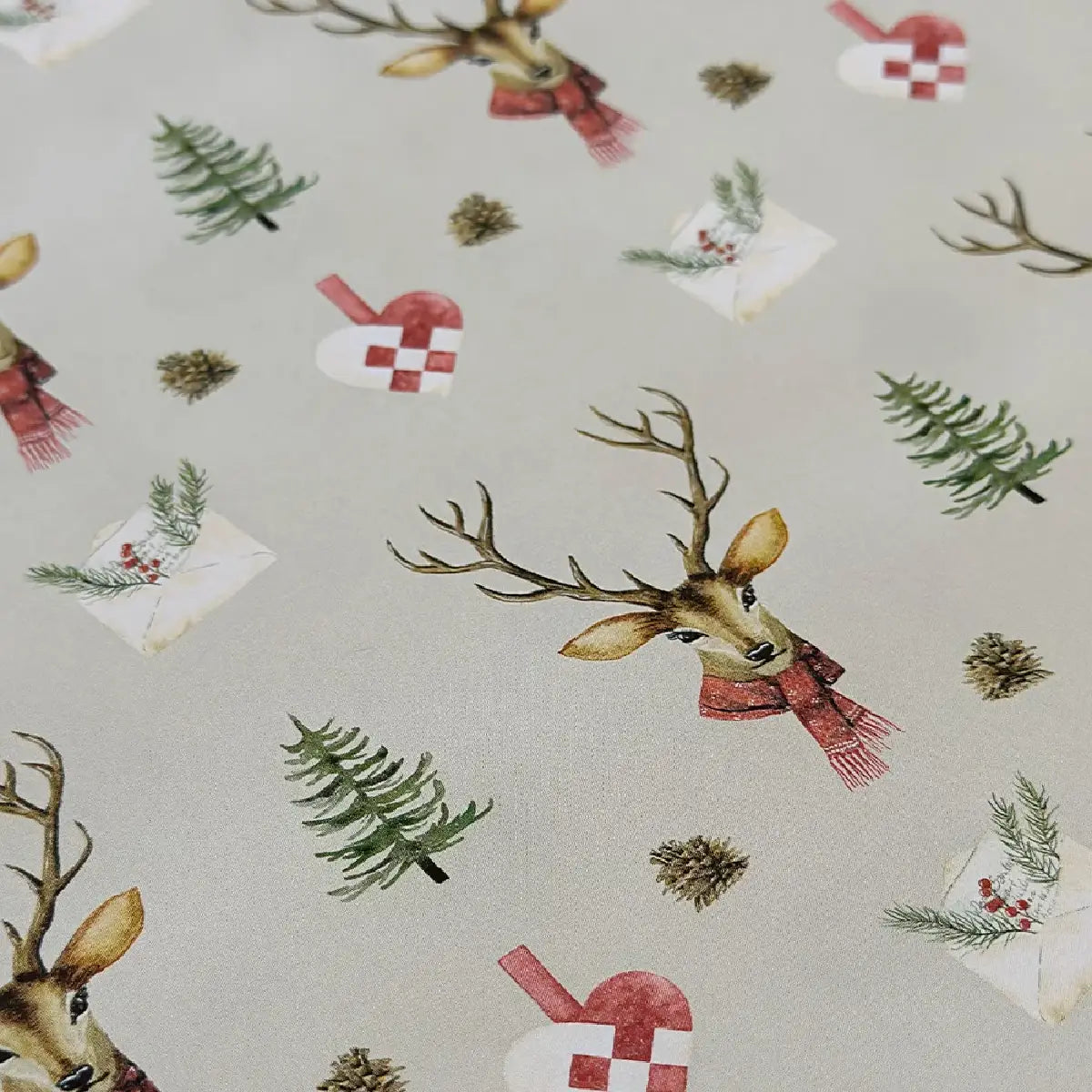 All by Voss gavepapir Deer med dekorativt akvarelmotiv, 5 m × 57 cm