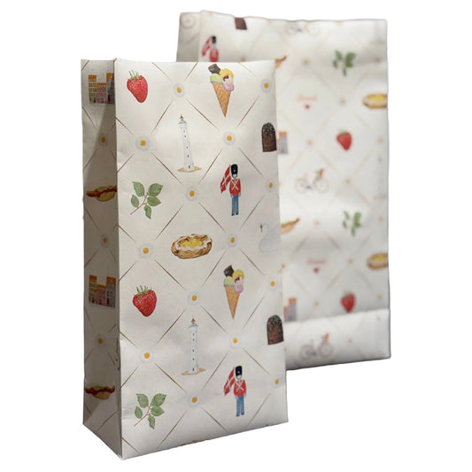 All By Voss gaveposer Danish 10 stk (Medium) – kraftige gaveposer med akvareltryk af originalværker i grafisk komposition, mat overflade, produceret i Danmark