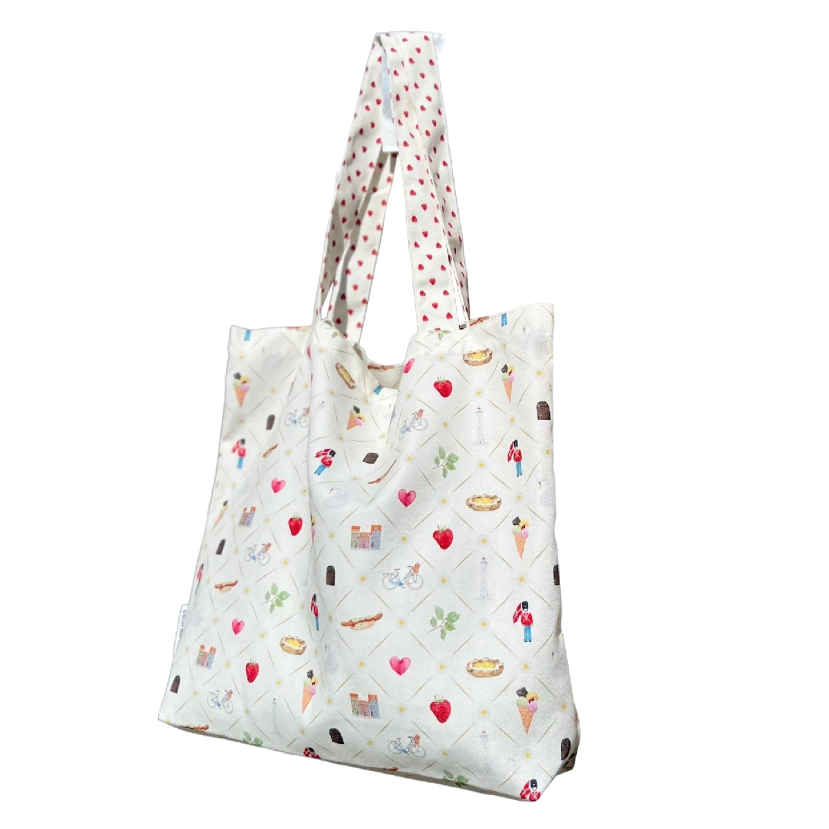 All By Voss Totebag Danish 48 x 50 cm – rummelig totebag i slidstærk canvas polyester med danske akvarelmotiver og små ikoner, med både lange og korte hanke