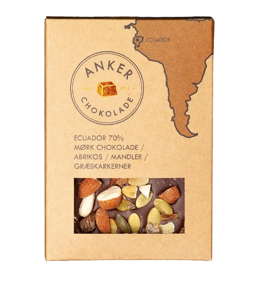 Anker Chokolade 100 g plade Ecuador 70% mørk chokolade toppet med abrikos, mandler og græskarkerner – økologisk chokoladeplade med sprød topping, opbevares køligt ved højst 18 grader