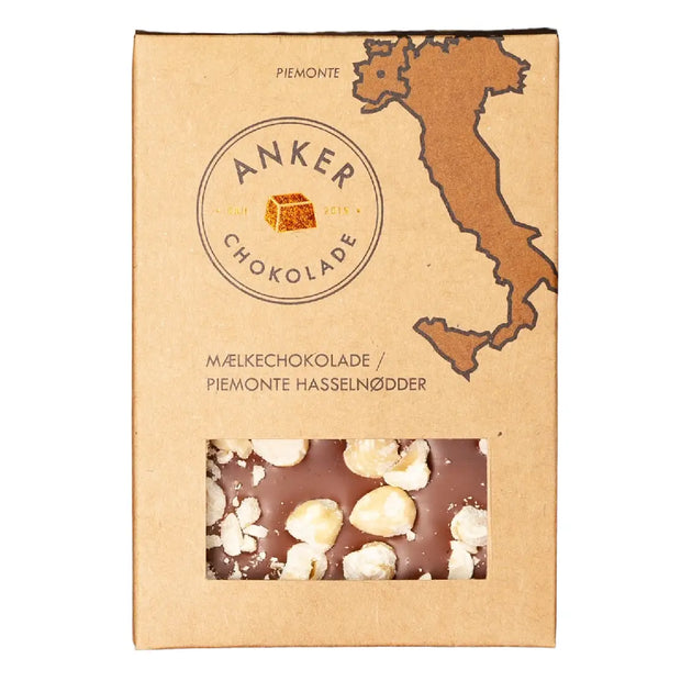 Anker Chokolade 100 g chokoladeplade – 35% mælkechokolade toppet med Piemonte-hasselnødder, økologisk chokolade med sprød nøddecrunch, opbevares køligt ved højst 18 grader
