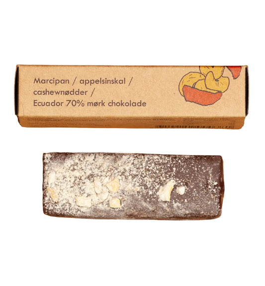 Anker Chokolade Ankers Brød Mørk chokolade ØKO 45 g – marcipanbrød overtrukket med mørk chokolade med cashewnødder og appelsinskal, lille chokolade-snack til kaffe, opbevares køligt ved højst 18 grader