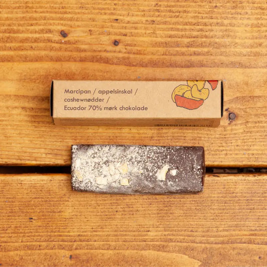 Ankers Brød Mørk Chokolade ØKO – marcipan/nougat brød med cashewnødder og appelsinskal 45 g