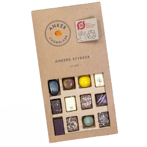 Anker Chokolade Ankers Stykker 250 g – økologisk gaveæske med 24 fyldte chokolader (12 varianter, 2 af hver) med frugt, karamel, nødder, krydderier og mørk, hvid og mælkechokolade