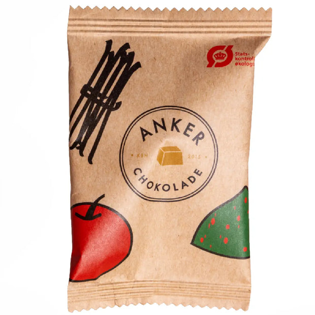 Anker Chokolade Flowpack Æble 9 g – individuelt pakket chokoladebid med æblemost i økologisk chokolade, med vanilje og et frisk frugtigt præg, opbevares køligt ved højst 18 grader