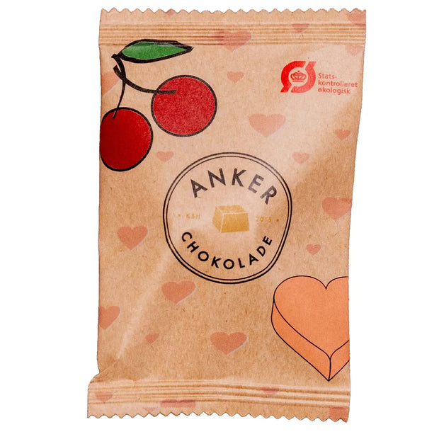 Anker Chokolade Flowpack Kirsebær Hjerte 12 g – individuelt pakket hjerte med kirsebær i Grand Cru hvid chokolade, lille chokolade til gavekurv og kaffepause, opbevares køligt