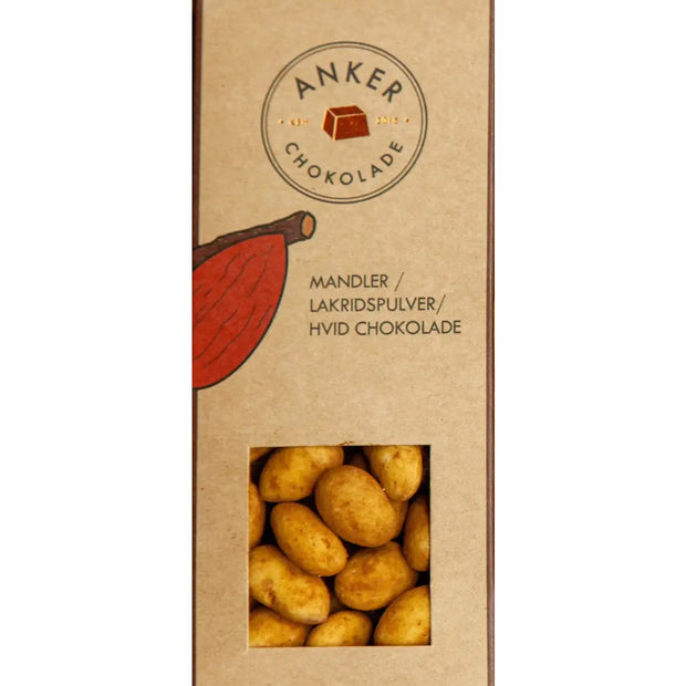 Anker Chokolade økologisk dragée 105 g – Valencia-mandler overtrukket med hvid chokolade og lakridspulver, sprød mandelkerne og cremet chokolade med lakridssmag, opbevares køligt