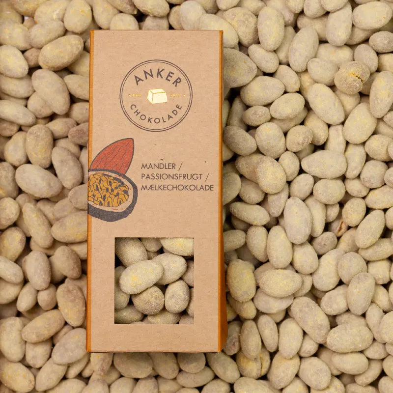 Økologiske mandler med passionsfrugt i mælkechokolade – Anker Chokolade