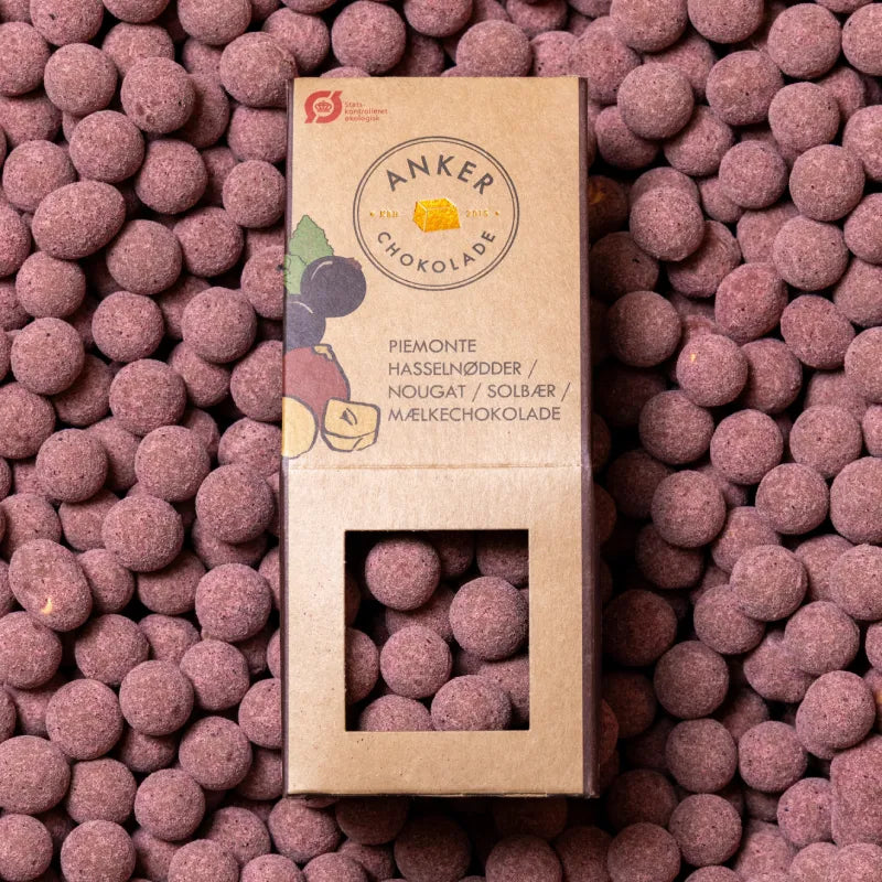 Piemonte hasselnødder med nougat og solbær overtrukket mælkechokolade – Anker Chokolade 105 g