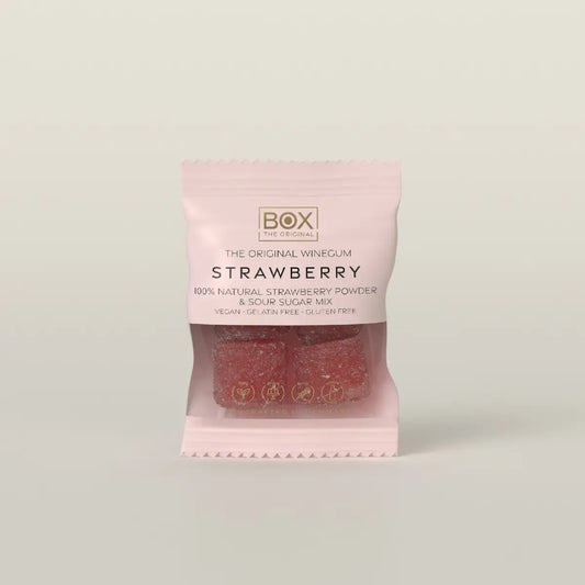 Box The Original Just The Winegum Strawberry 10 g med vegansk og gelatinefri jordbær-vingummi, sur sukkermix og frysetørret jordbærpulver