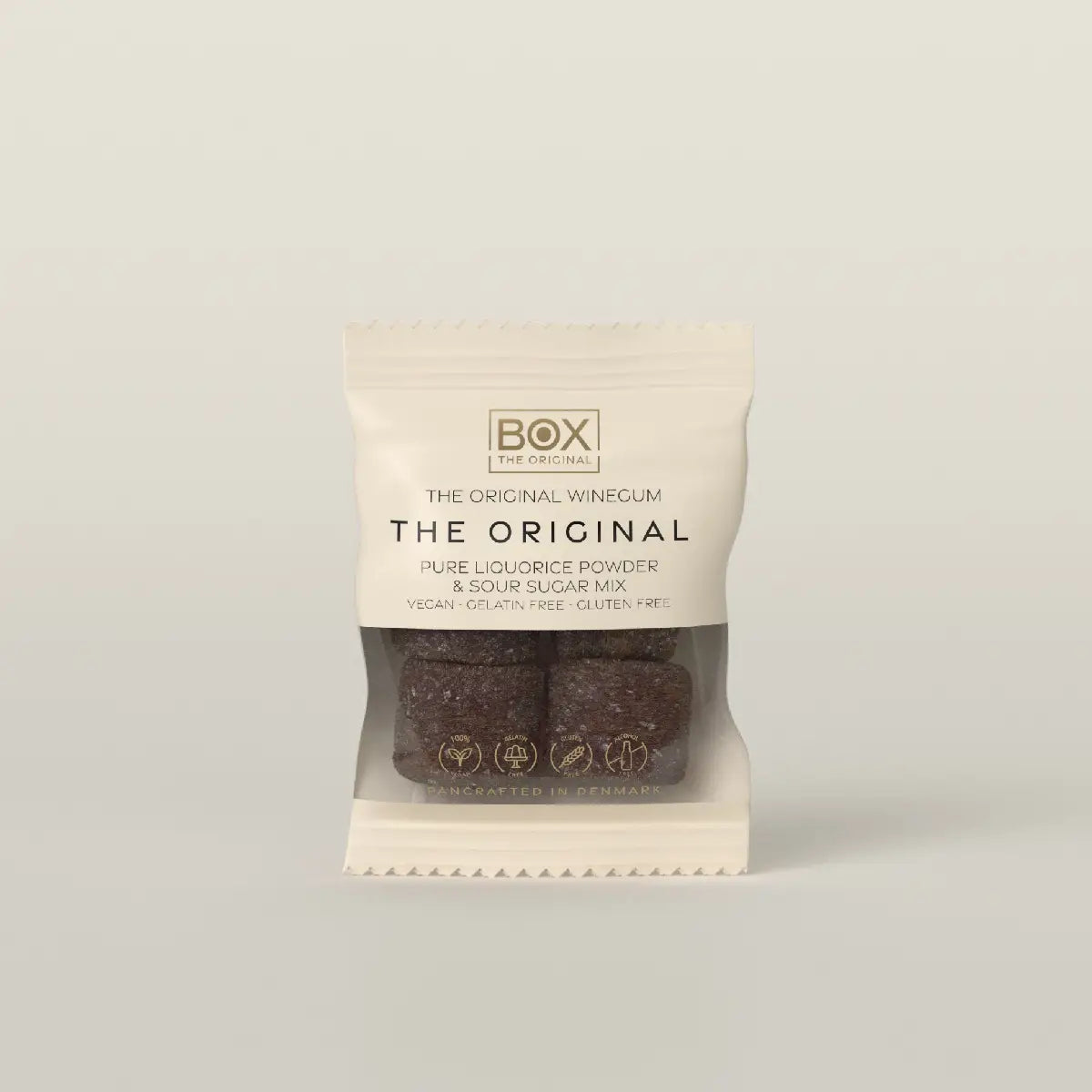 Box The Original Just The Winegum The Original 10 g med vegansk og gelatinefri skovbær-vingummi, sur sukkermix og lakridspulver