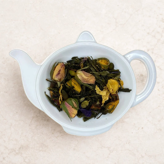 Carstensens Tehandel Grøn Fest Te (100 g) – løs grøn te med jordbær, rosenknopper, katost og solsikkeblomst, mild og let sødlig jordbærte med florale noter