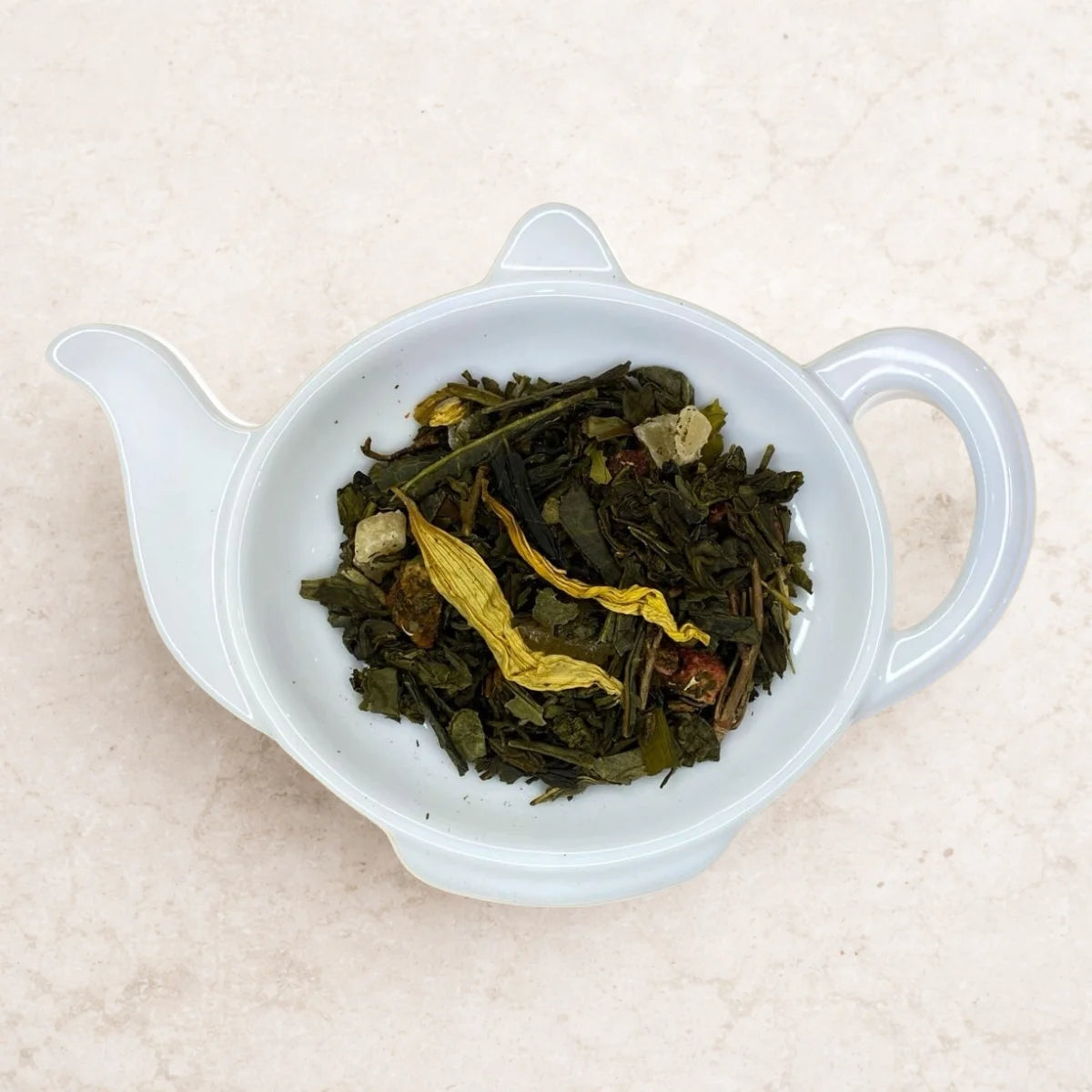 Carstensens Tehandel Mrs. Kelly's Grønne Vidunderblanding (100 g) – løs grøn og hvid te med kandiseret ananas, jordbær og små PU ERH-tebrikker, let sødlig og mild teblanding til hverdagskoppen