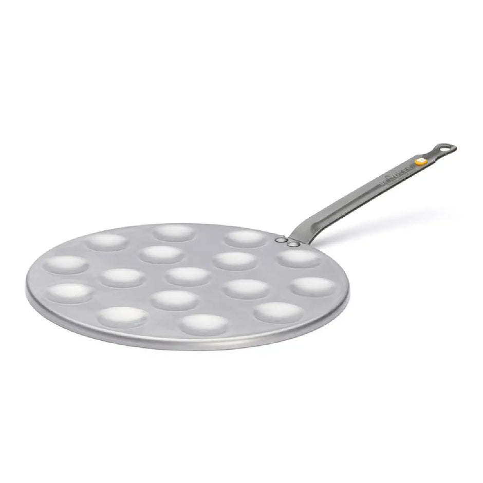 de Buyer Mineral B poffertjespande i kulstofstål Ø27 cm med 16 forme på Ø4 cm, bivoksfinish og fastnittet hank til poffertjes og mini-blinis