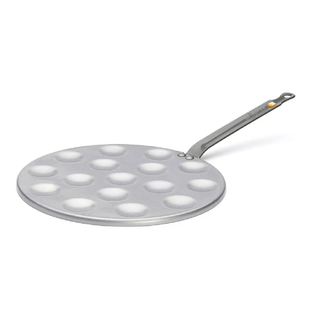 de Buyer Mineral B poffertjespande i kulstofstål Ø27 cm med 16 forme på Ø4 cm, bivoksfinish og fastnittet hank til poffertjes og mini-blinis