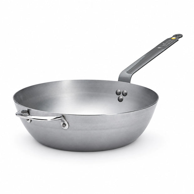 de Buyer Mineral B sauterpande i kulstofstål med skaft og diameter på 32 cm.
