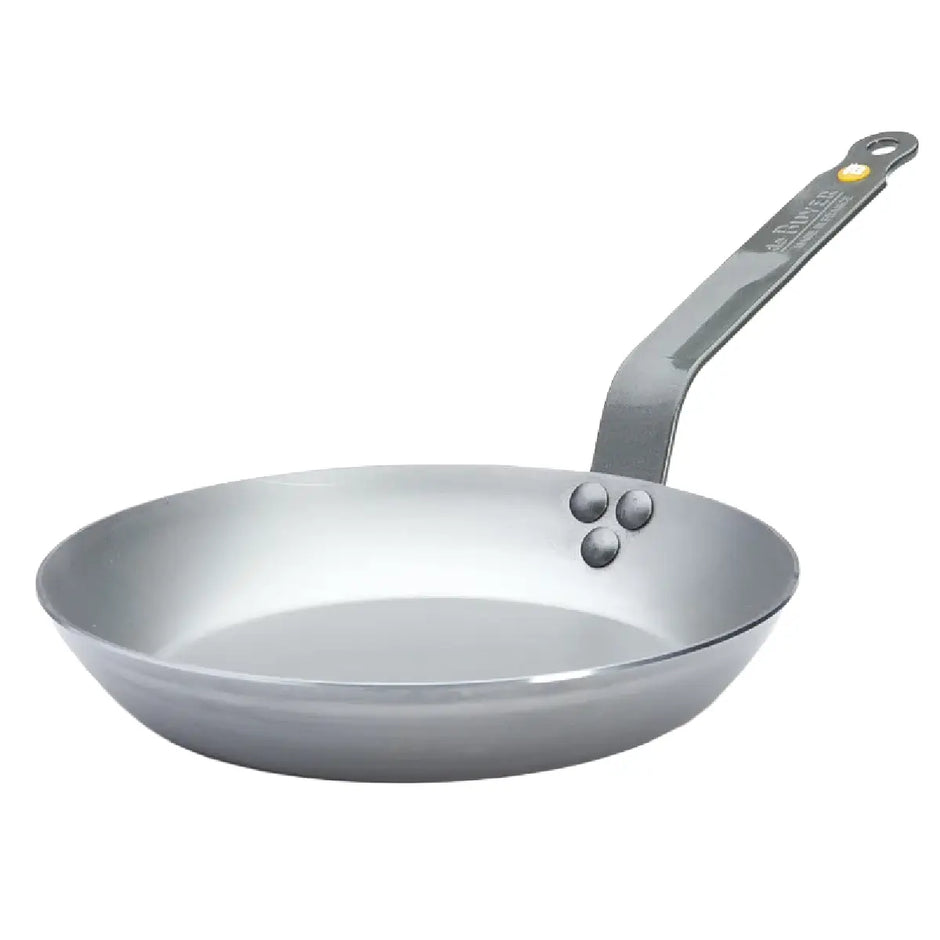 de Buyer Mineral B stegepande i kulstofstål Ø24 cm med bivoksfinish, lyonnaise-form og induktionsbund til bruning og høj varme