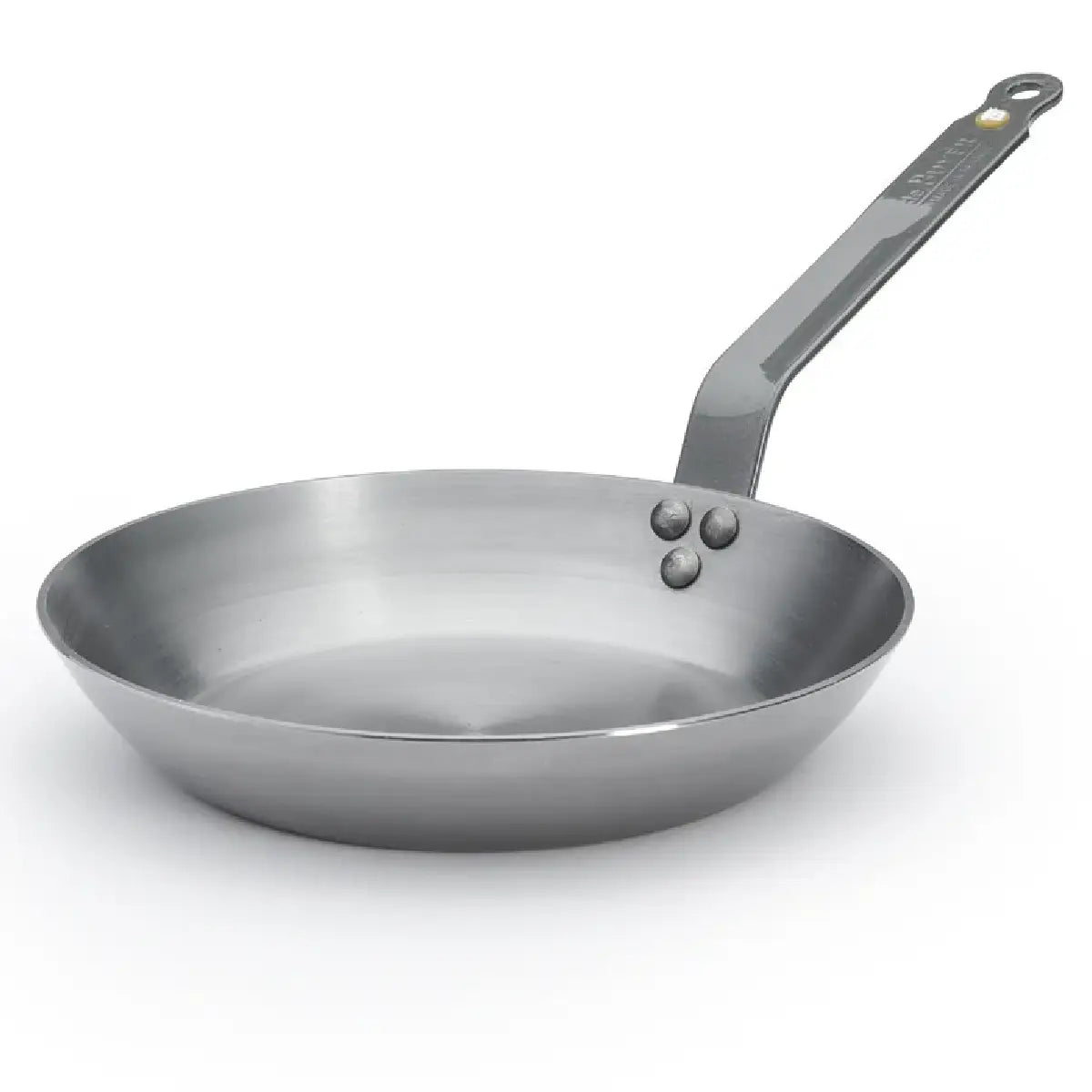 de Buyer Mineral B stegepande i kulstofstål Ø26 cm med bivoksfinish, fransk buet form, fastnittet håndtag og induktionsbund til bruning og høj varme