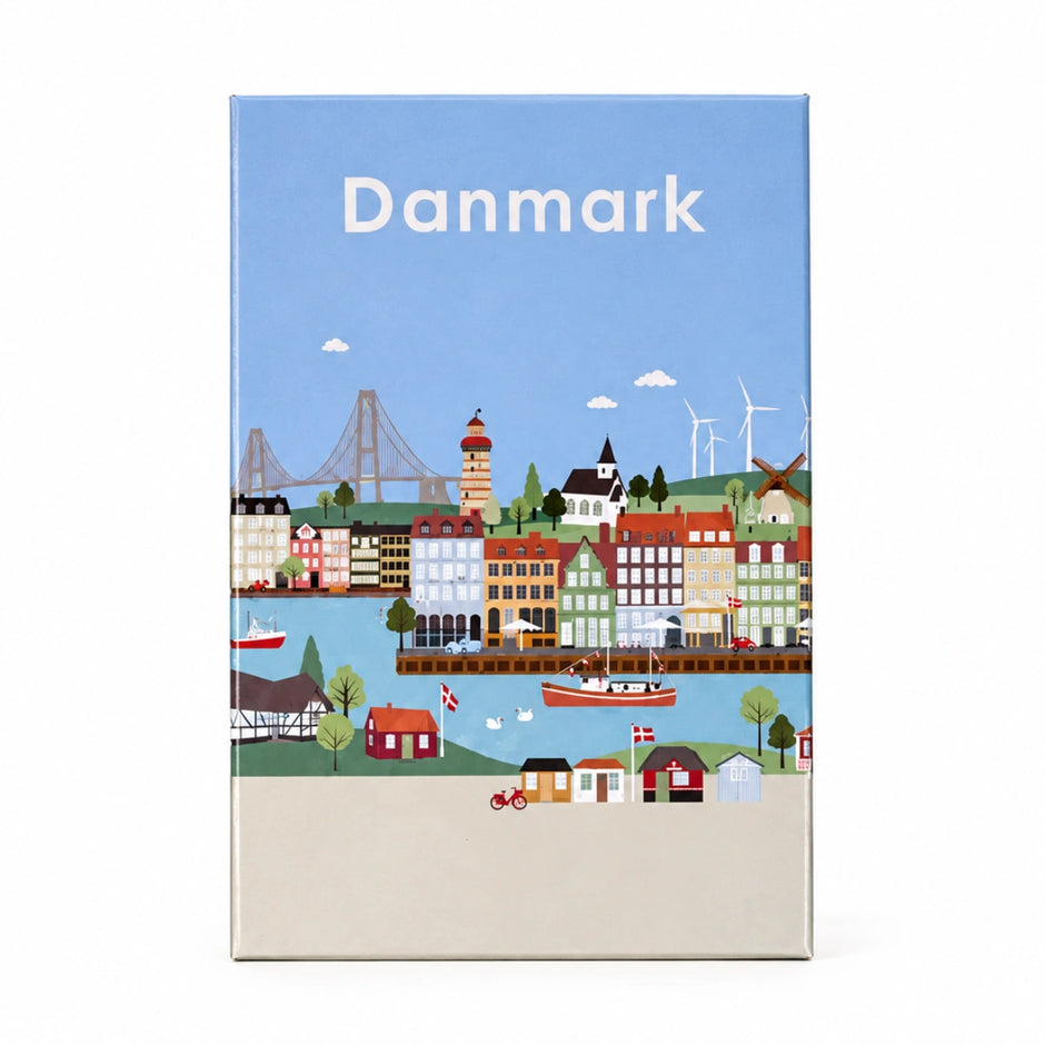 Det Gamle Apotek metalmagnet med farverigt Danmarksmotiv med by og havn.