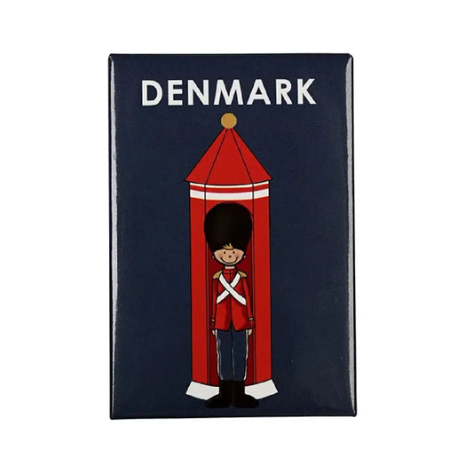 DGA magnet med gardermotiv i tin, turistmagnet i polybag med sticker på bagsiden, mål H8 x B5,5 x D0,4 cm
