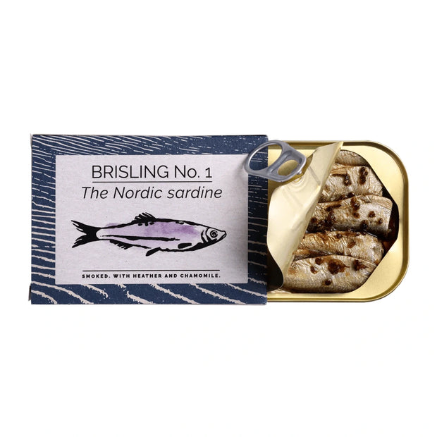 Åben dåse Fangst Brisling No. 1 100 g – røget brisling (nordisk sardine) fra Østersøen, håndpakket i koldpresset rapsolie med kamille og lyng, premium dåsefisk til rugbrød, tapas, salater og nem servering med citron