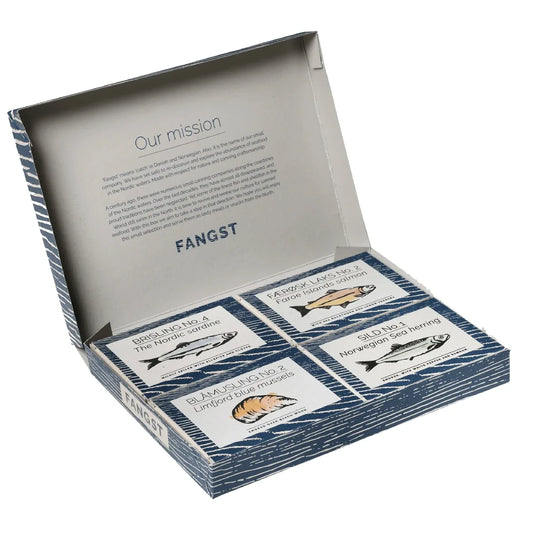 Fangst Giftbox gaveæske med 4 dåser nordisk seafood – udvalgte Fangst-varianter med sild, brisling, blåmusling og færøsk laks, perfekt som gave og til nordisk tapasbord