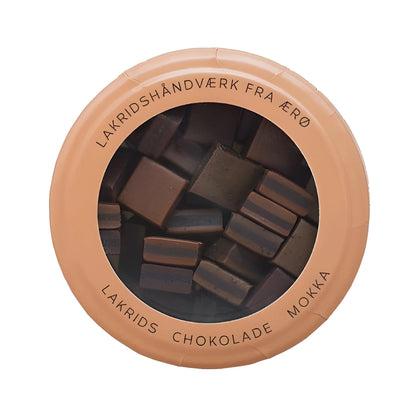 Hattesens Konfektfabrik Brun Æske 125 g – glutenfri og vegansk lakridskonfekt lavet af naturlige råvarer med smag af lakrids, chokolade og mokka, dansk konfekthåndværk i gaveæske