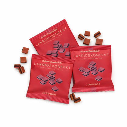 Tre poser Hattesens Konfektfabrik Pose: Jordbær 32 g – glutenfri, laktosefri og veganske konfektstykker af naturlige råvarer med jordbærsmag og lakrids, små bløde stykker til snack og sød forkælelse