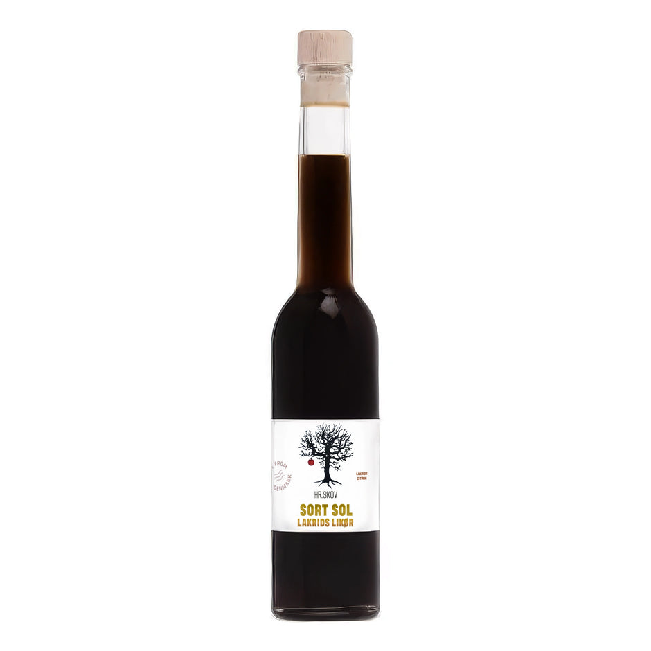 Flaske med Hr. Skov Sort sol – mørk likør med fyldig, intens smag, 20 cl og 18% alkohol, velegnet som avec, i cocktails og til desserter