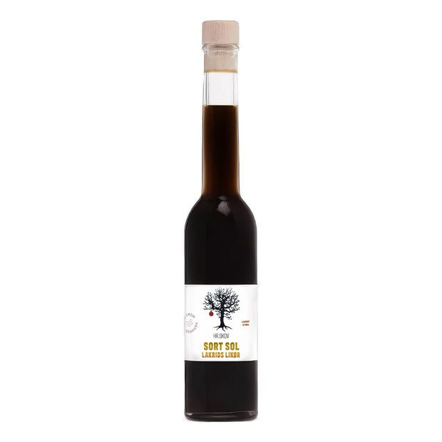 Flaske med Hr. Skov Sort sol – mørk likør med fyldig, intens smag, 20 cl og 18% alkohol, velegnet som avec, i cocktails og til desserter