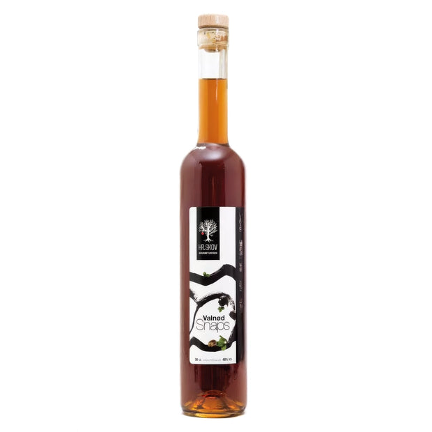 Flaske med Hr. Skov Valnød snaps – fyldig snaps med valnød, 50 cl og 38% alkohol, velegnet til ostebord, charcuteri og klassisk frokostbord