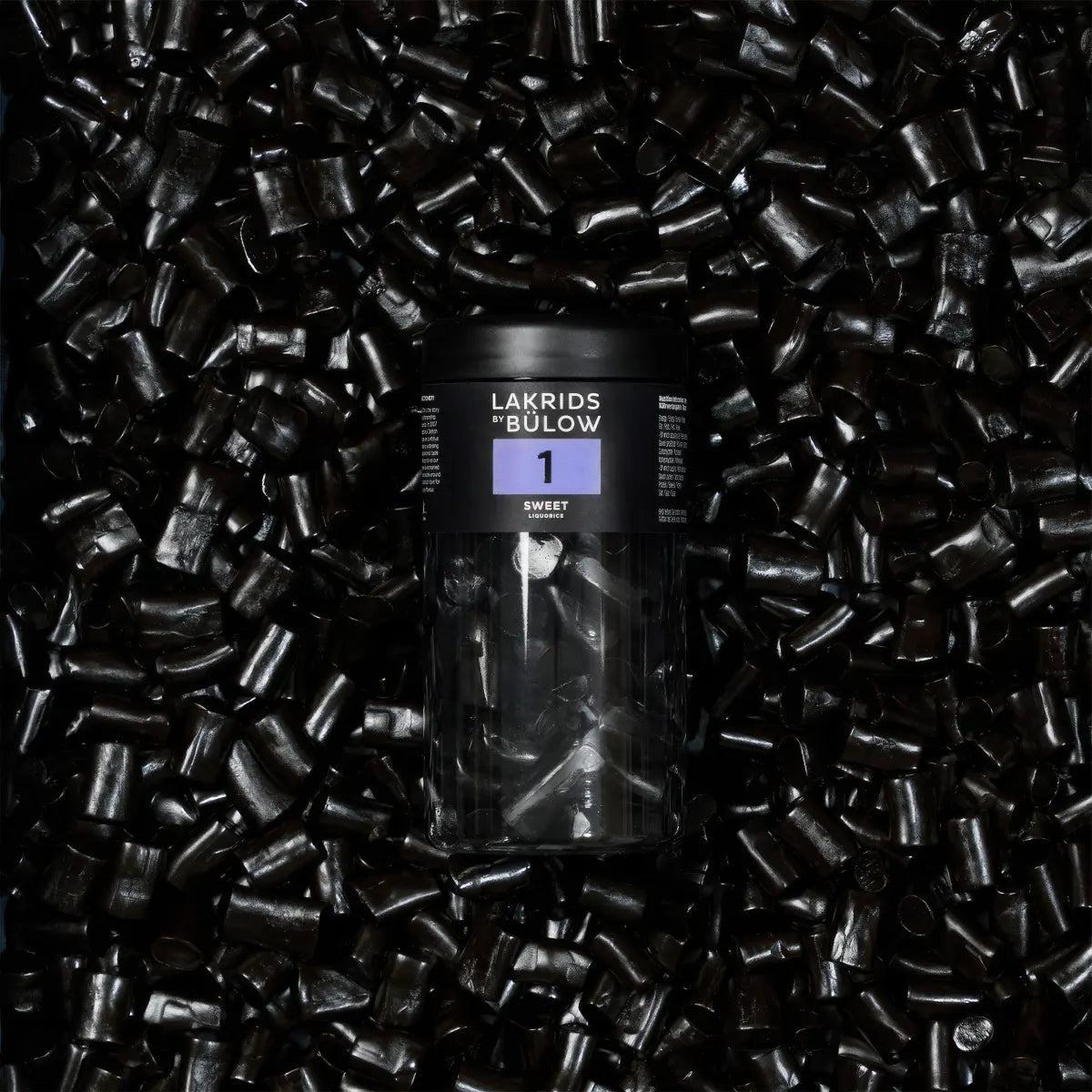 Præsentationsfoto af Lakrids by Bülow 1 - Sweet – bløde, søde lakridsstykker med klassisk lakridssmag og naturlig anis, premiumlakrids (360 g)