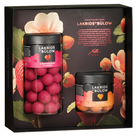 Lakrids by Bülow Black Box Love Small 385 g – stilfuld gaveæske med gourmetlakrids overtrukket med hvid chokolade, smagsvarianter Strawberries & Cream og Peaches
