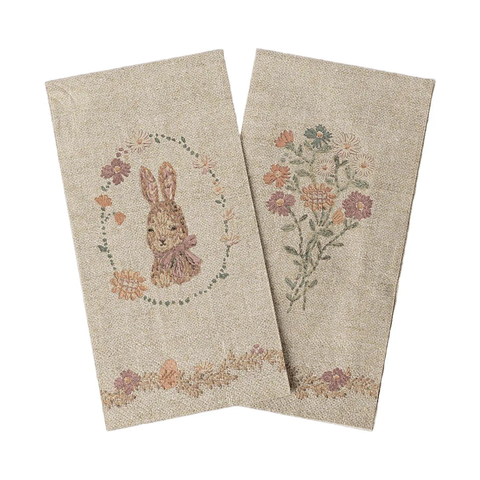 Maileg påskeservietter Sand med påskehare og blomstermotiver.