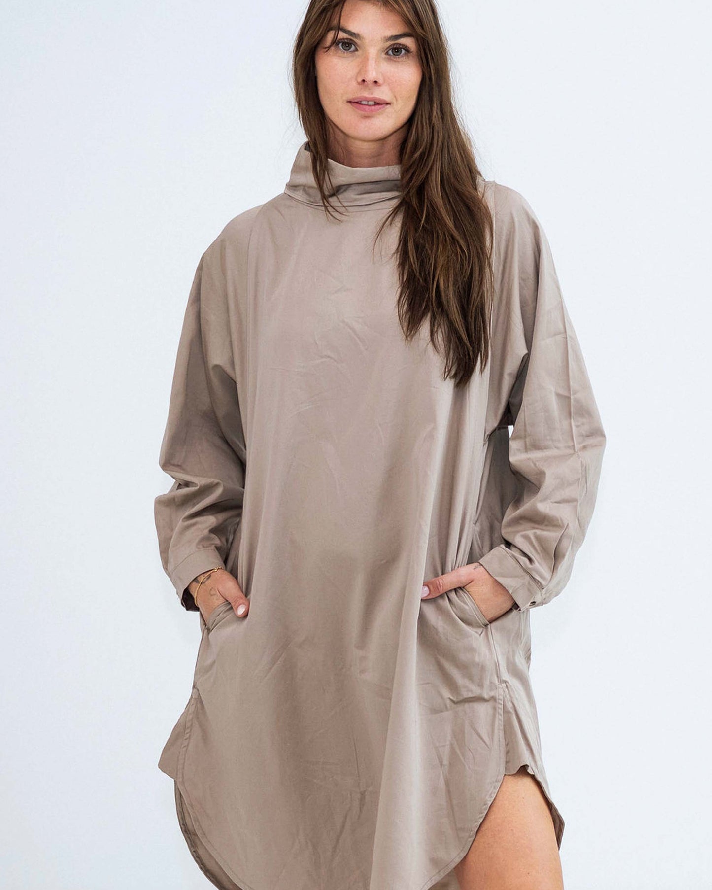 TinTok Kjole - Sandfarvet Med Krave