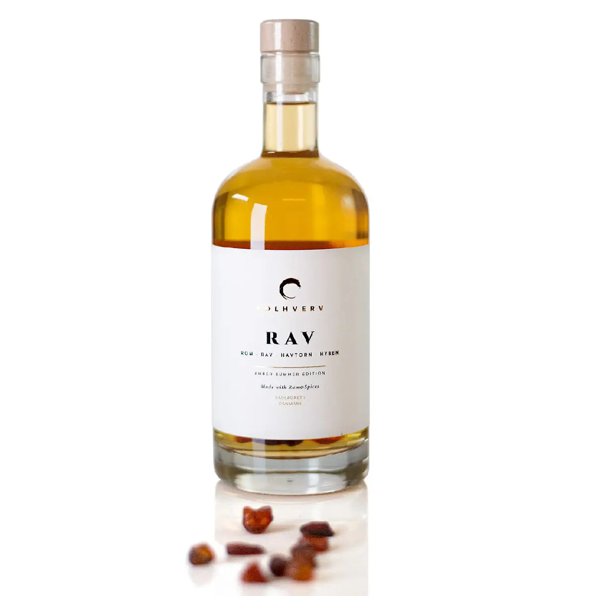 Solhverv Rav rum spirit 50 cl – fadlagret på egetræ og Pedro Ximenez sherrytønder med rom, hyben og havtorn samt florale, let salte ravnoter, 30% vol.