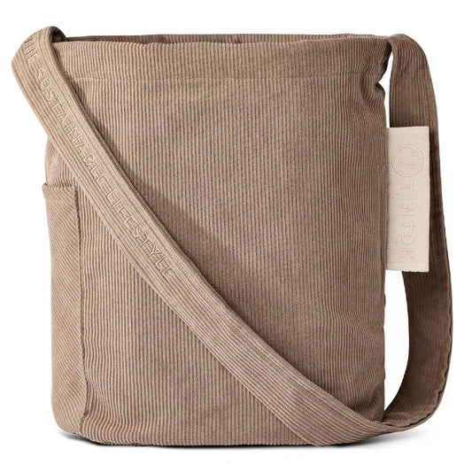 Tintok Mati Corduroy Taske i farven Mocha – rummelig fløjlstaske/crossbody i 100% økologisk bomuld, GOTS-certificeret, med udvendig og indvendig lomme, indvendigt foer og lang rem med tone-i-tone broderi