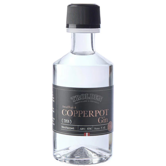 Trolden DNA Copperpot Gin 5 cl – mini premium gin destilleret i kobberkedler med infusion box, smagsnoter af enebær, hyldeblomst, angelikarod og håndskårne limeskaller