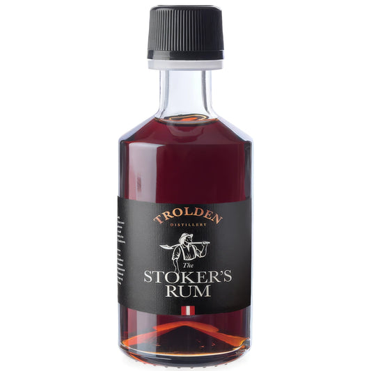 Trolden THE STOKERS RUM 5 cl – mini dansk rom destilleret på rørsukkermelasse i små kobberkedler, fadlagret på små egetræsfade med nordisk præg og afrundet smag