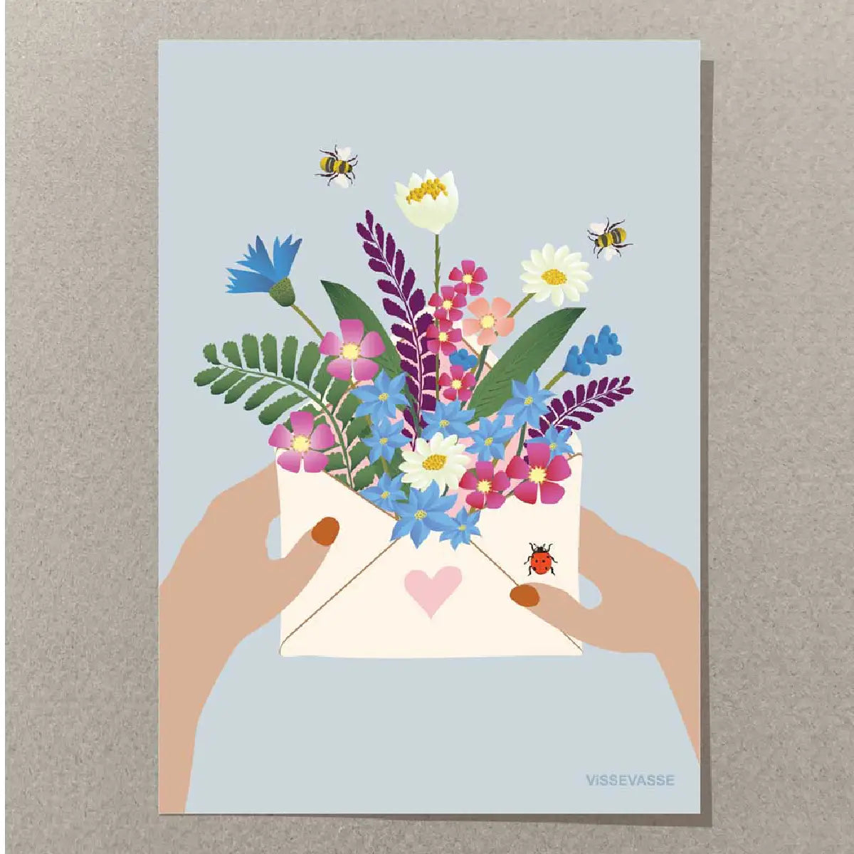 ViSSEVASSE Flowers In Envelope A7 minikort med blomster i kuvert, FSC-certificeret dobbeltkort trykt i Danmark med plads til en kærlig hilsen