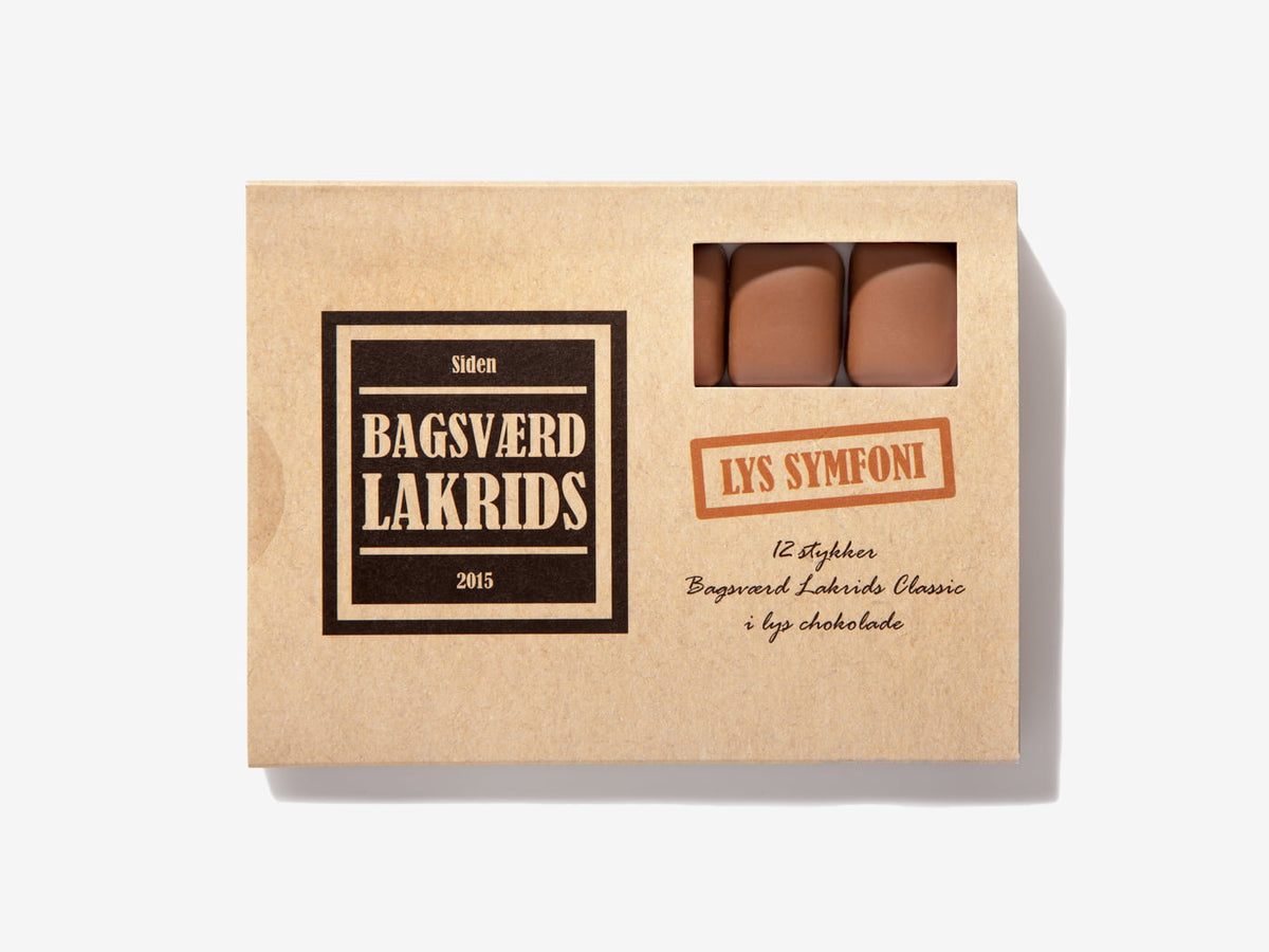 Bagsværd Lakrids Lys Symfoni æske 120 g – håndlavet salmiaklakrids overtrukket med lys chokolade, cremet chokoladelakrids med rund sødme og salt balance, kan indeholde spor af æg og nødder